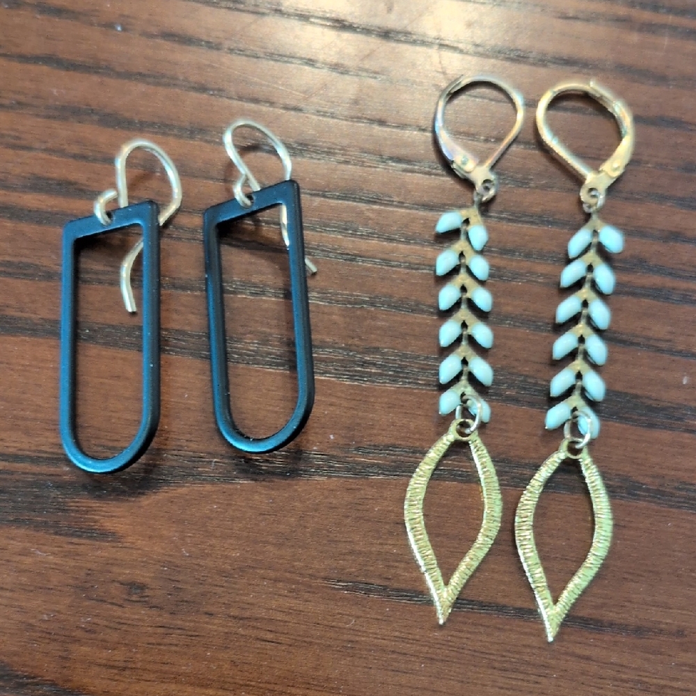 2 Pair Realia By Jen Gold and White Leaf Drop Earrings Set - Picture 5 of 5